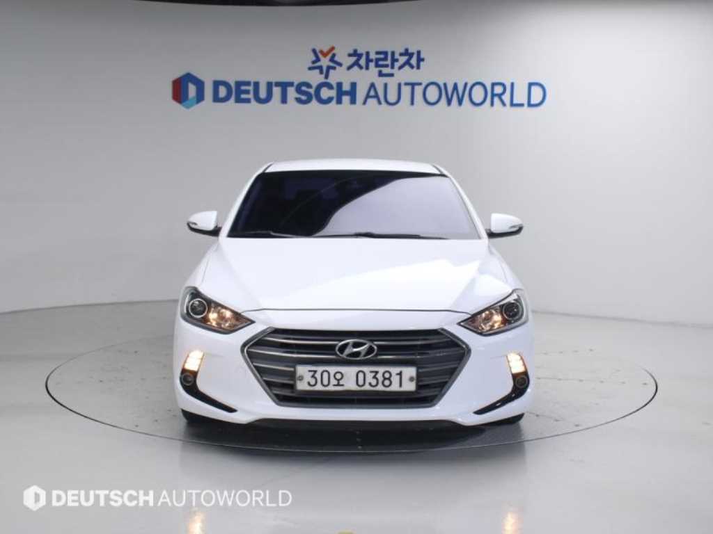 HYUNDAI Avante - Vista 2