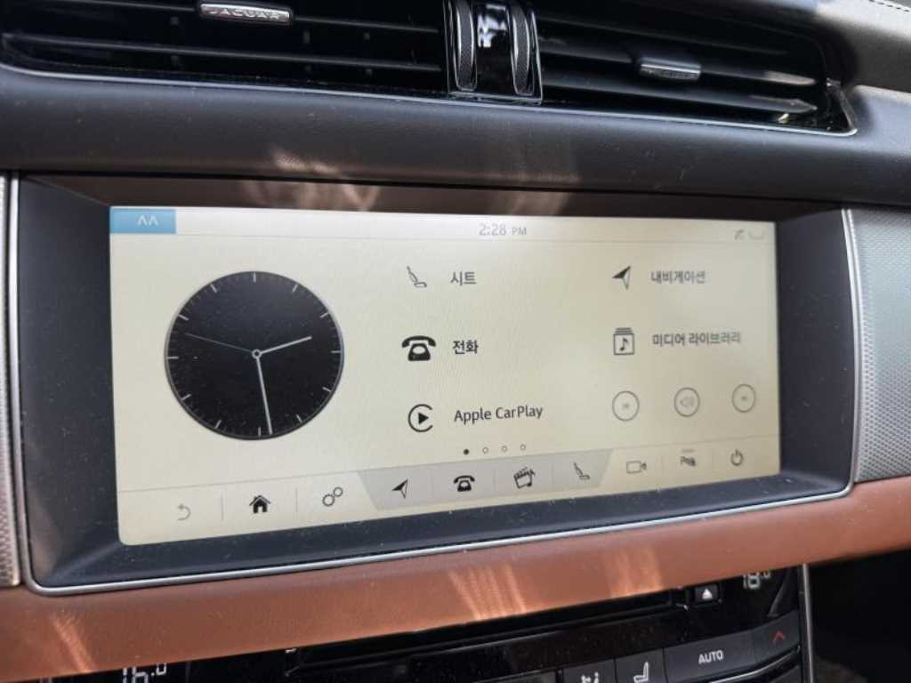 Jaguar XF - Vista 12