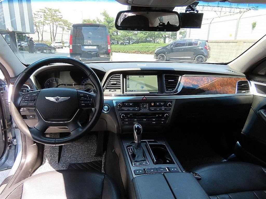 HYUNDAI Genesis - Vista 7