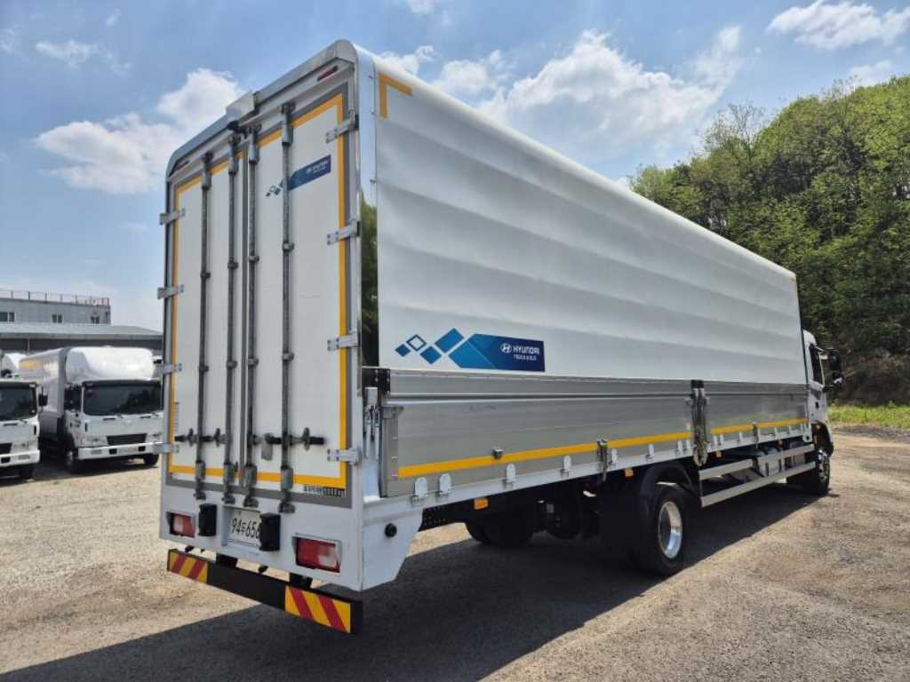 medium and large cargo truck - Vista 6