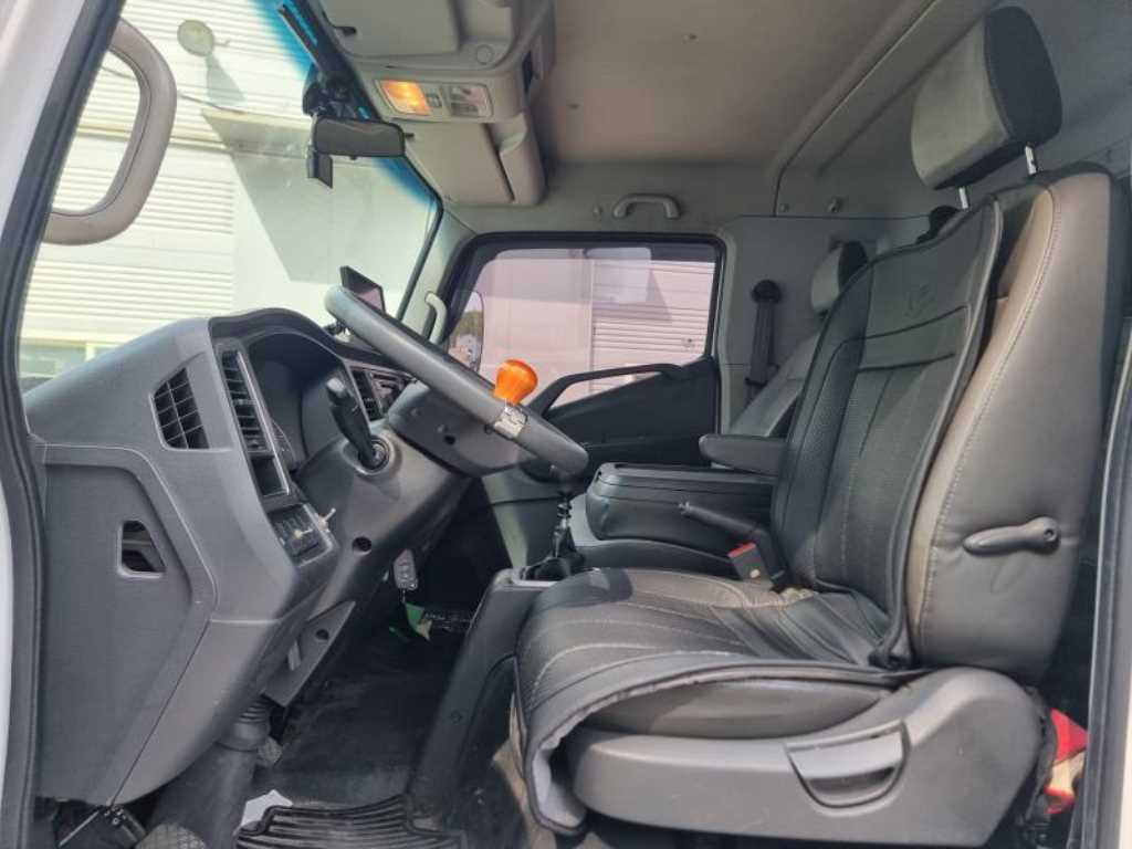 medium and large cargo truck - Vista 5