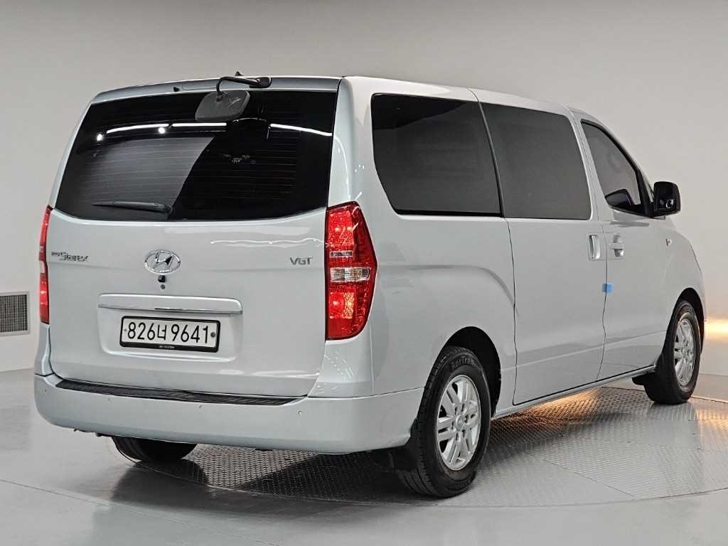 HYUNDAI Starex - Vista 4