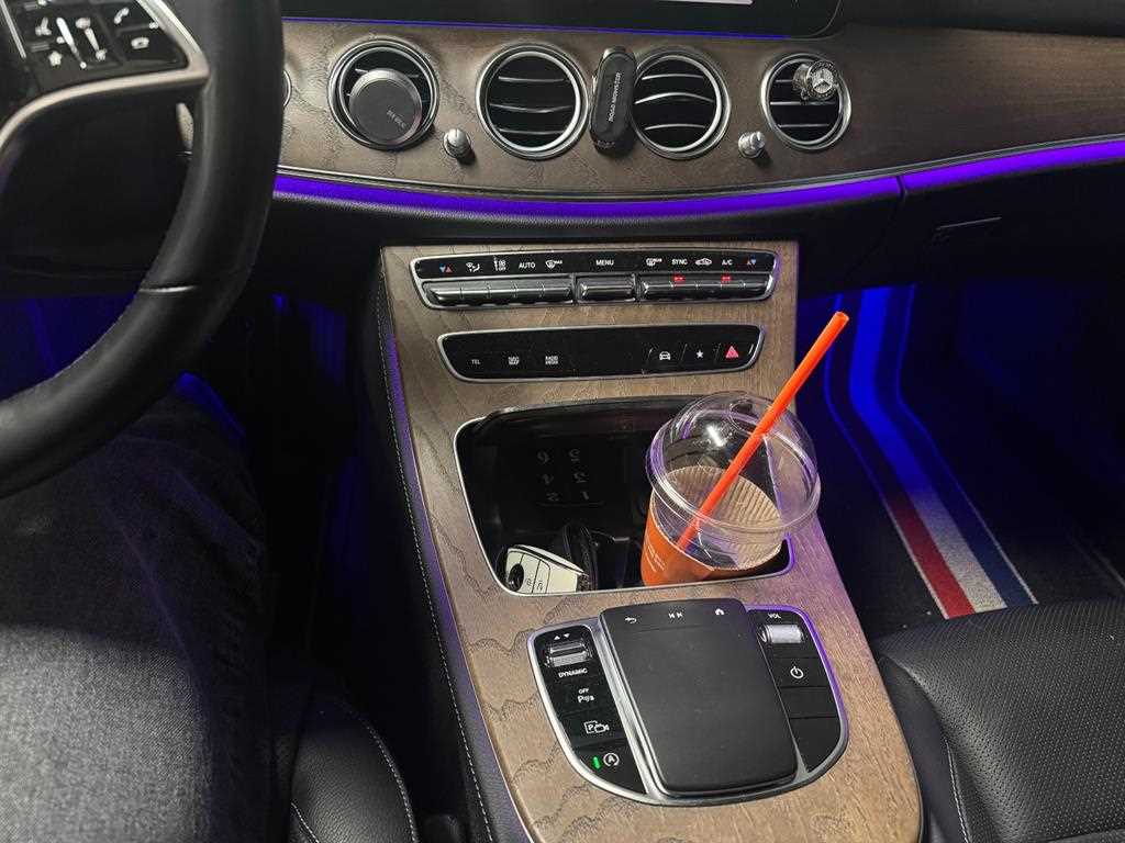 Mercedes Benz E class - Vista 8