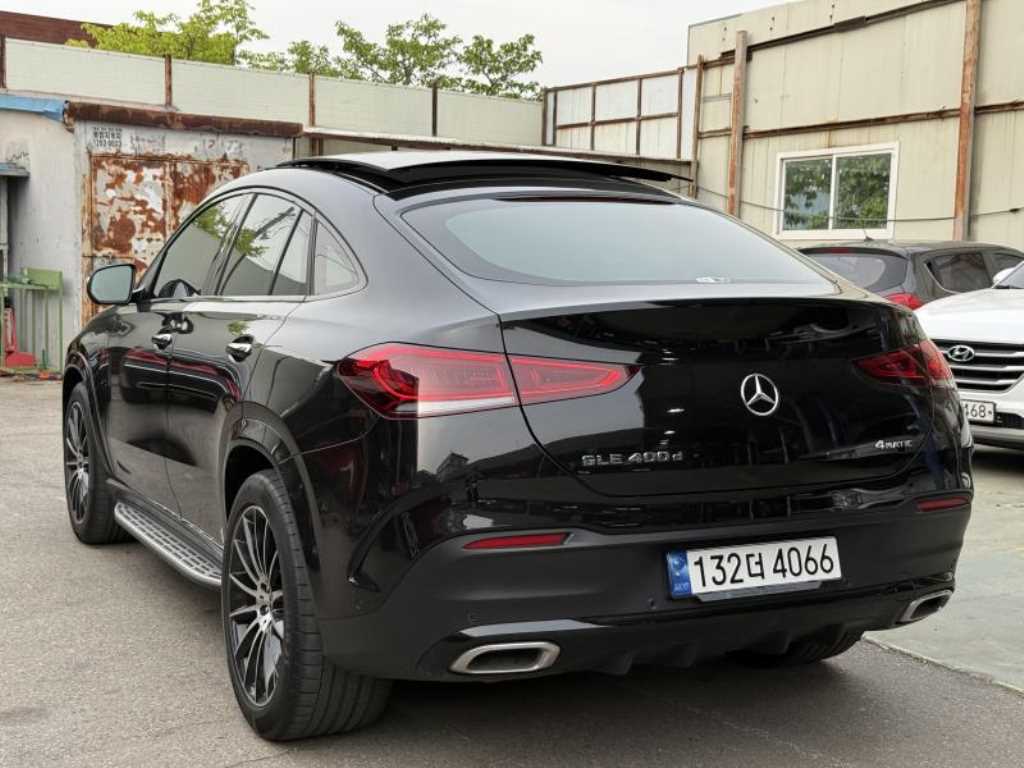 Mercedes Benz GLE Class - Vista 3