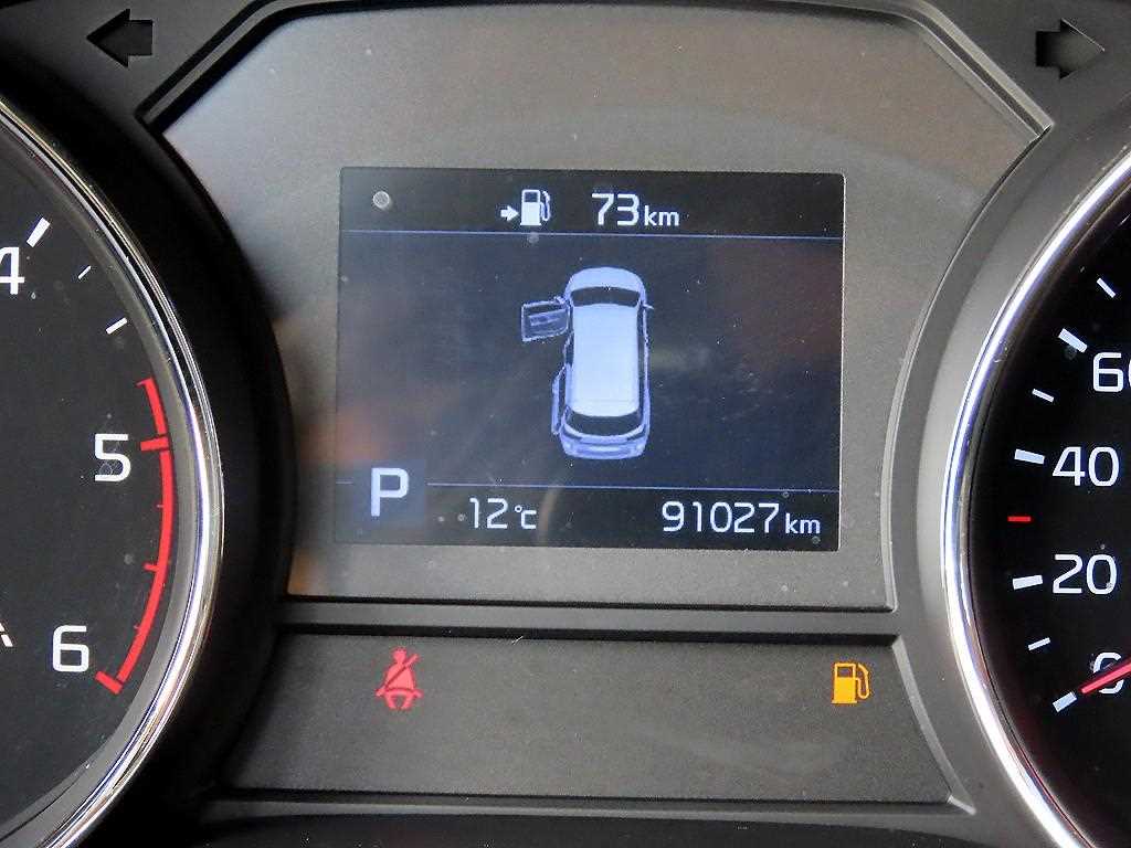 KIA Carnival - Vista 10