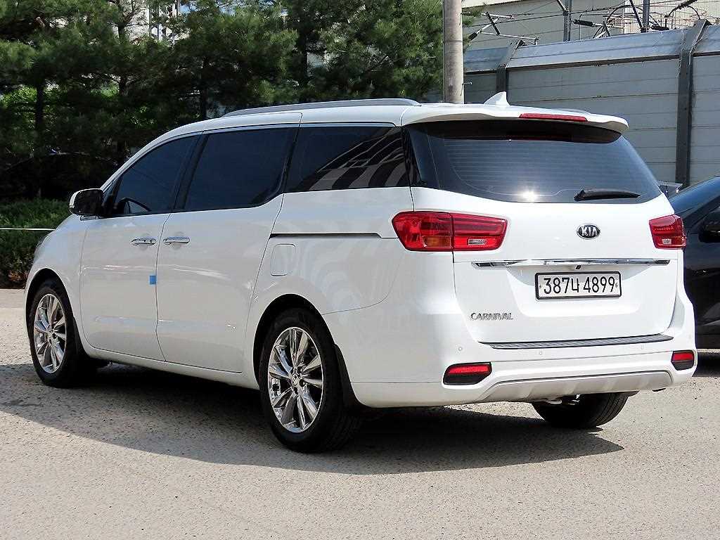 KIA Carnival - Vista 3