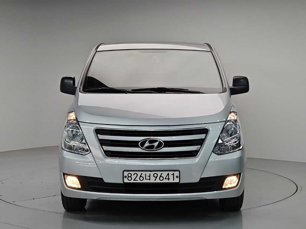 HYUNDAI Starex - Vista 2