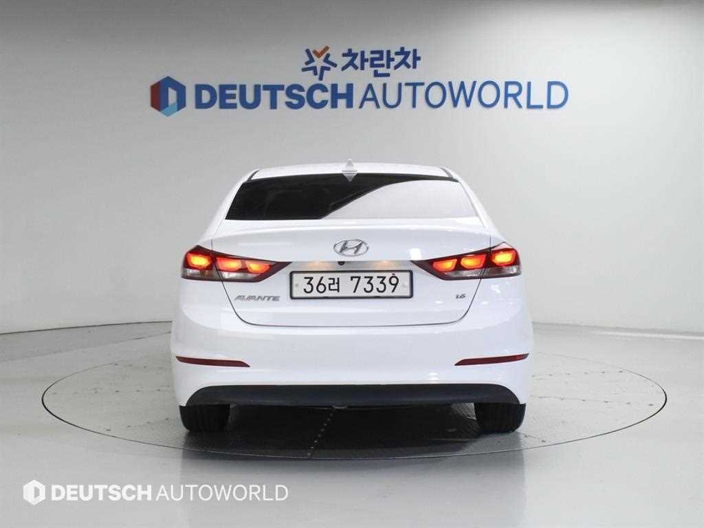 HYUNDAI Avante - Vista 4