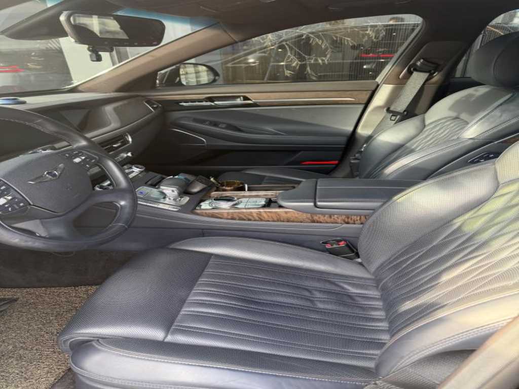 Genesis G90 - Vista 3