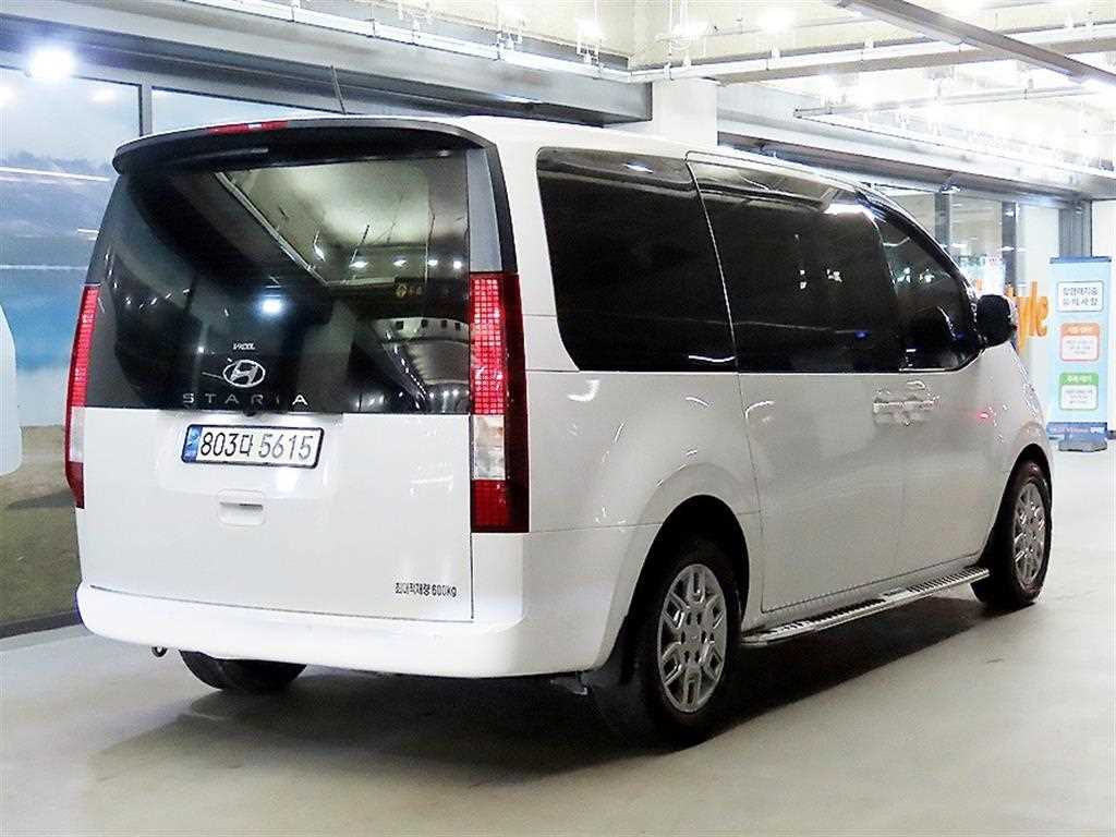 HYUNDAI Staria - Vista 4