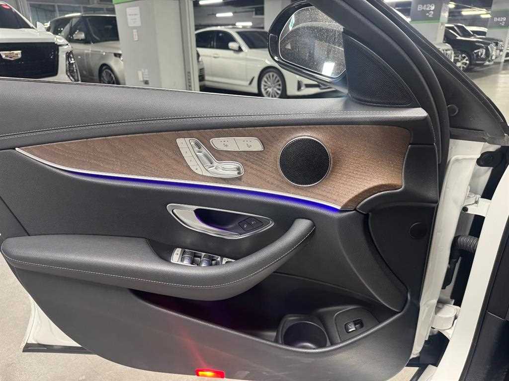 Mercedes Benz E class - Vista 9