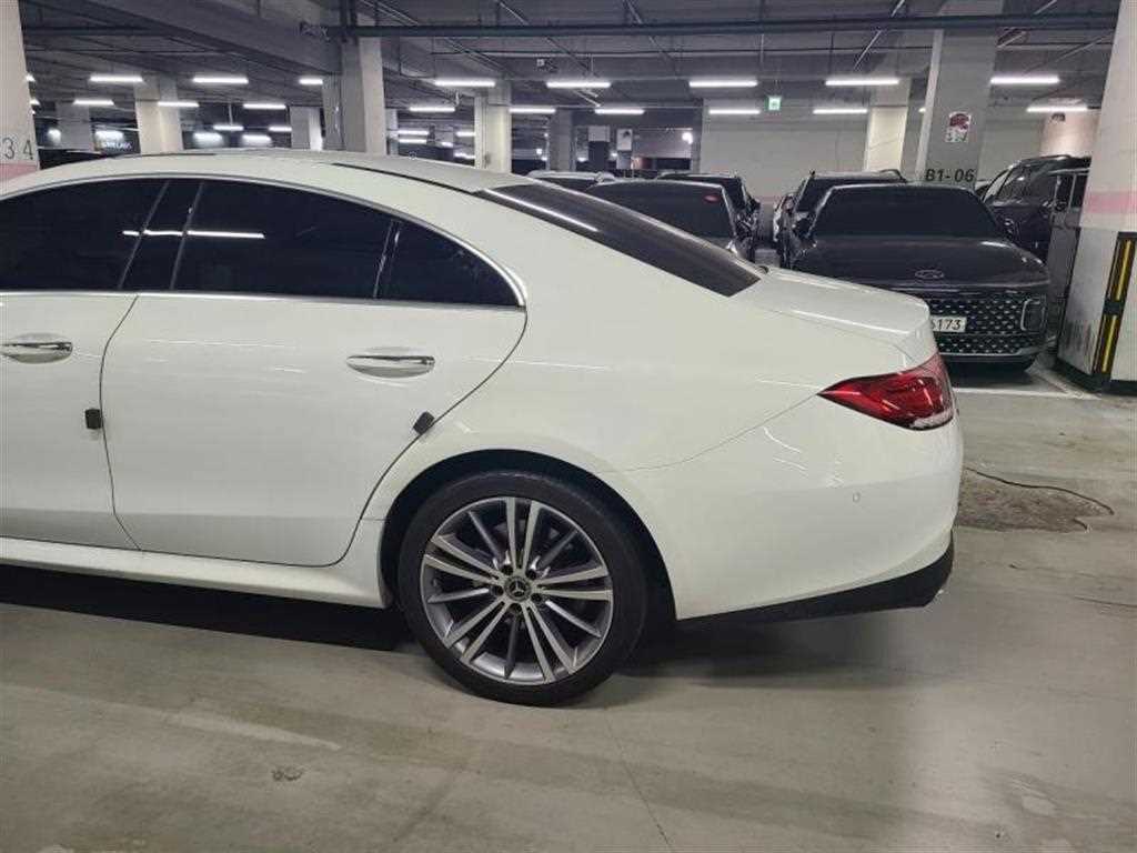 Mercedes Benz CLS Class - Vista 8