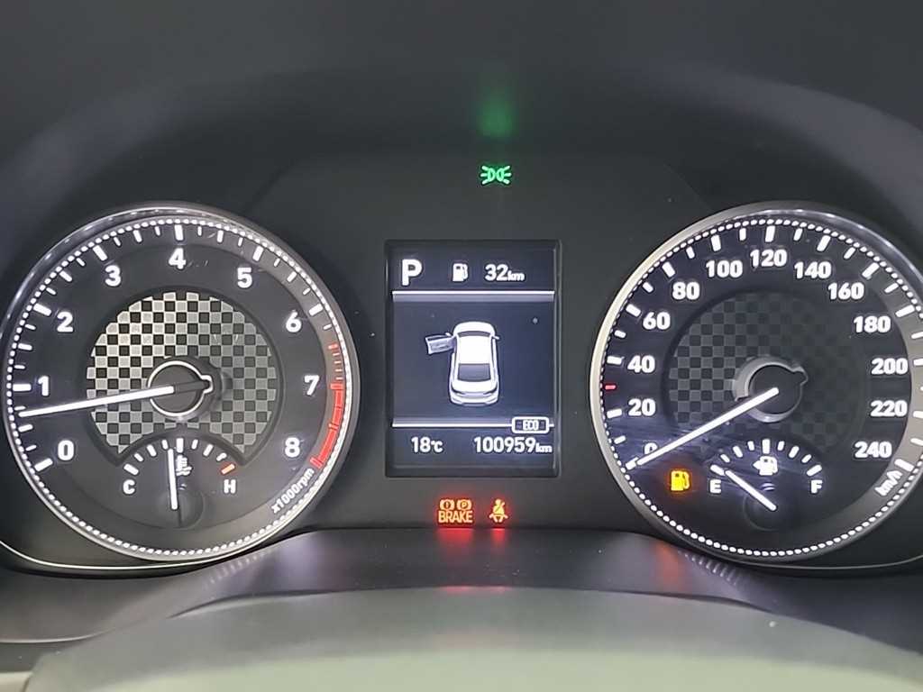 HYUNDAI Avante - Vista 6