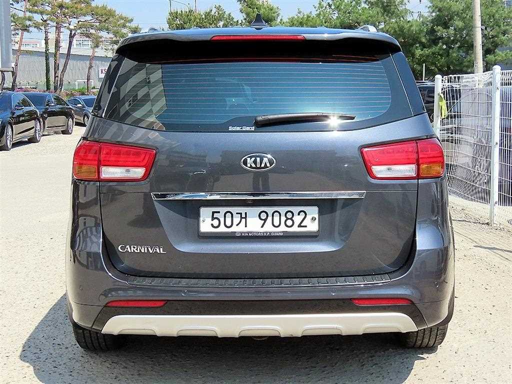 KIA Carnival - Vista 4
