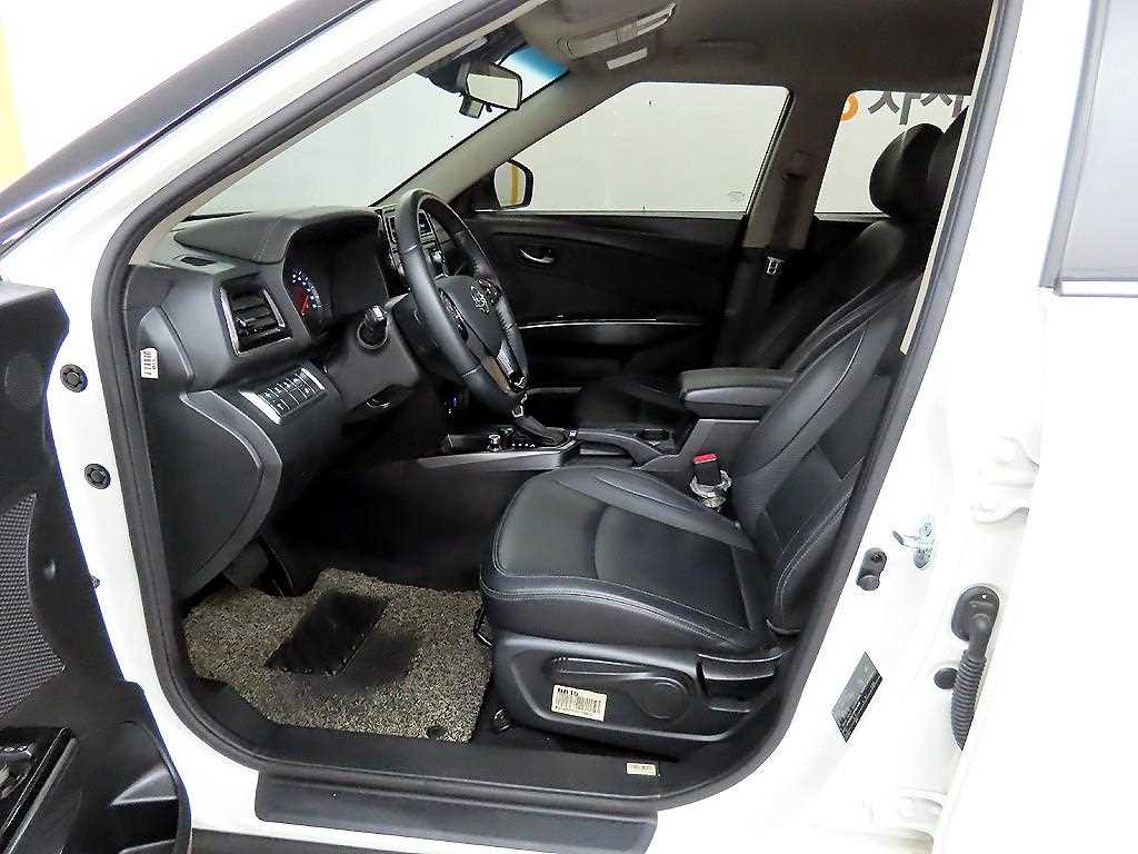 Ssangyong Tivoli - Vista 5