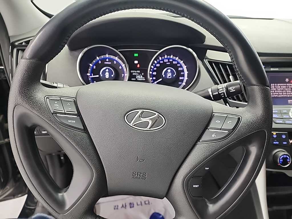 HYUNDAI Sonata - Vista 9