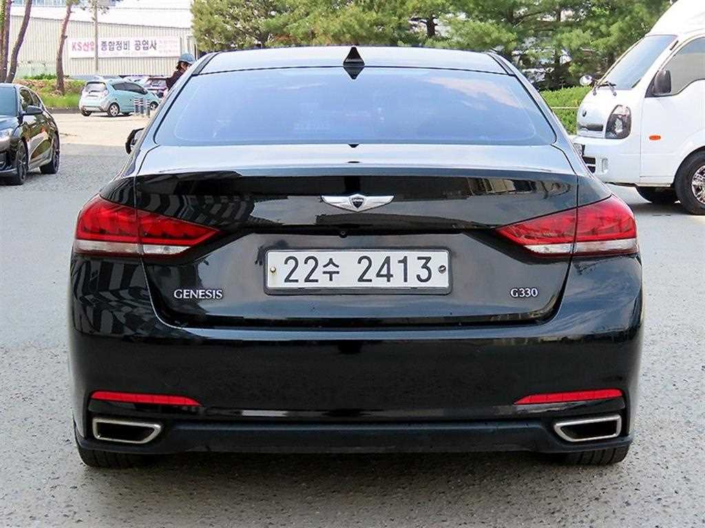 HYUNDAI Genesis - Vista 4