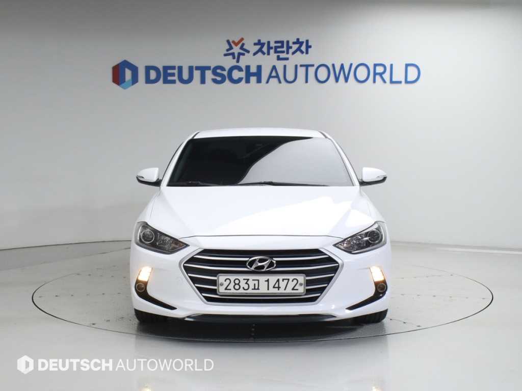 HYUNDAI Avante - Vista 3