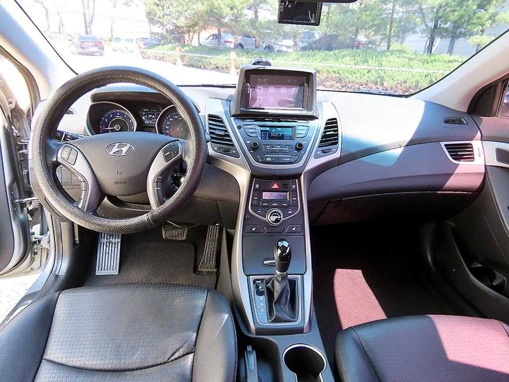 HYUNDAI Avante - Vista 7