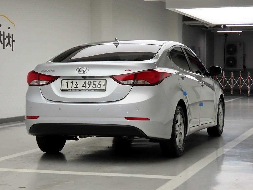 HYUNDAI Avante - Vista 4