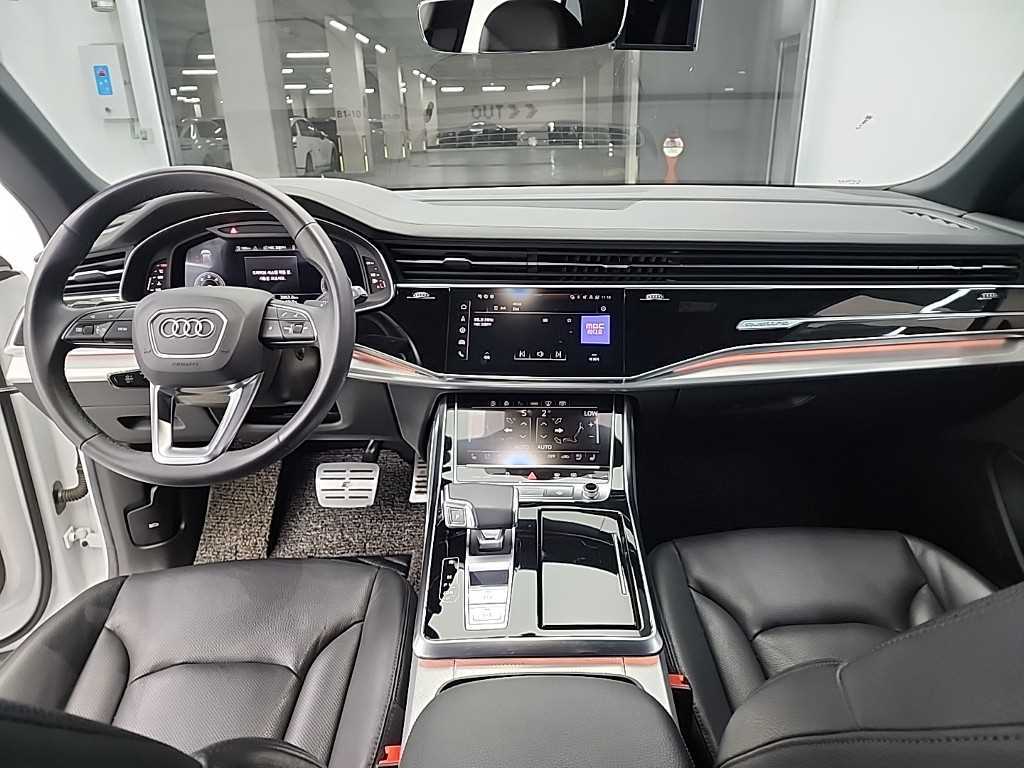 Audi Q8 - Vista 7