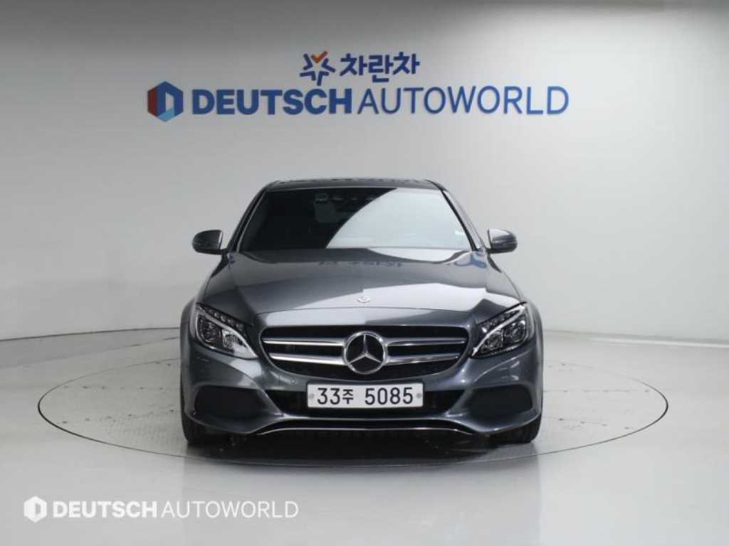 Mercedes Benz C Class - Vista 3
