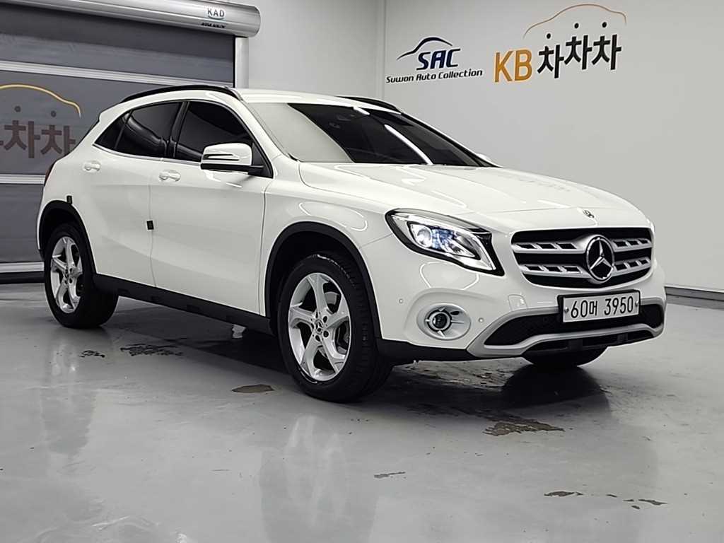 Mercedes Benz GLA Class - Vista 4