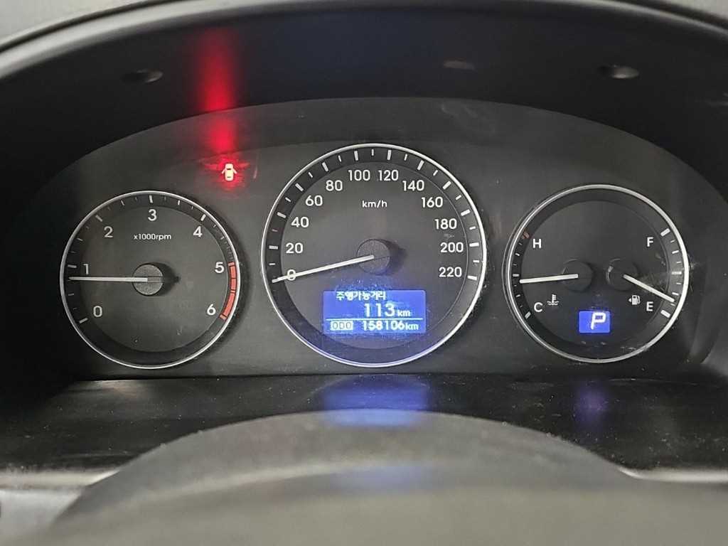 HYUNDAI Starex - Vista 6