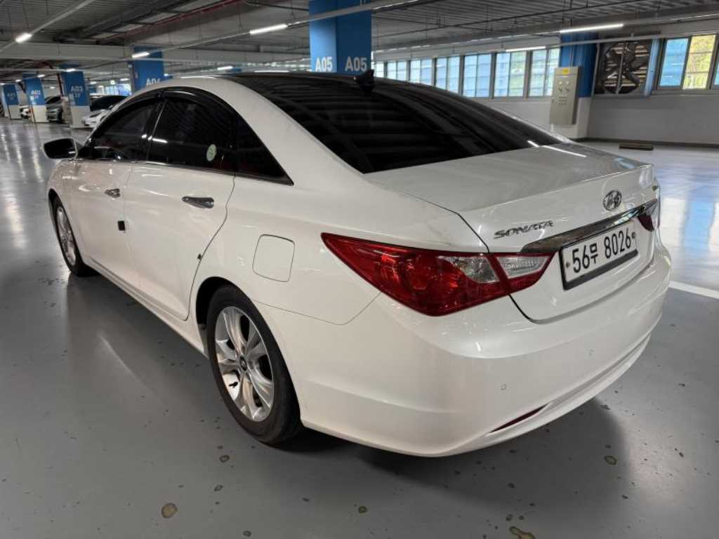 HYUNDAI Sonata - Vista 2