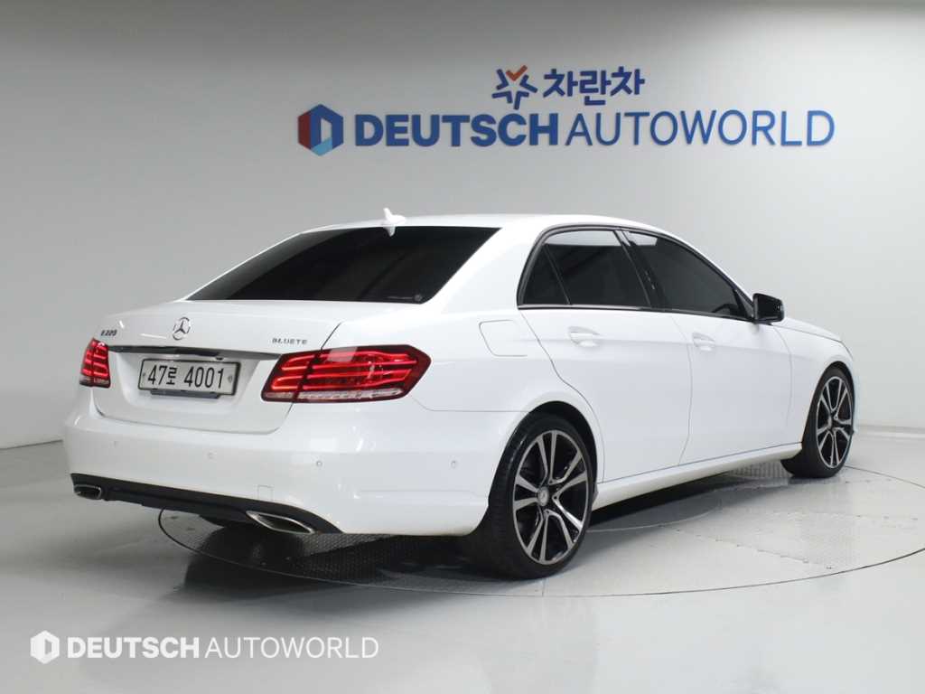 Mercedes Benz E class - Vista 3