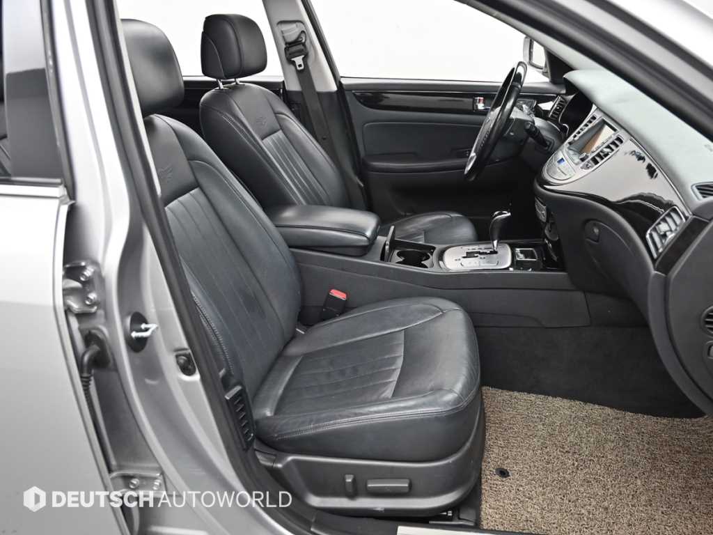 HYUNDAI Genesis - Vista 10