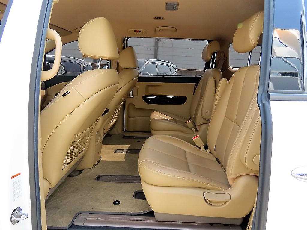 KIA Carnival - Vista 7