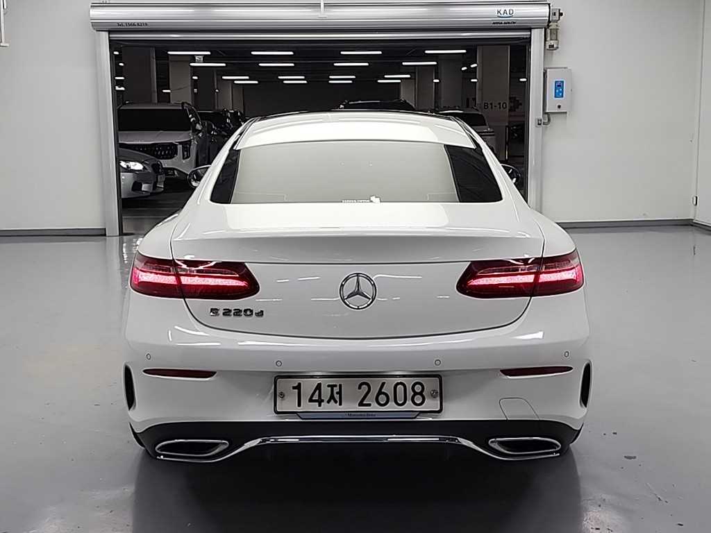 Mercedes Benz E class - Vista 3