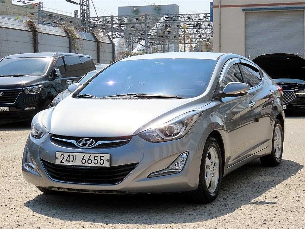 HYUNDAI Avante - Vista 2