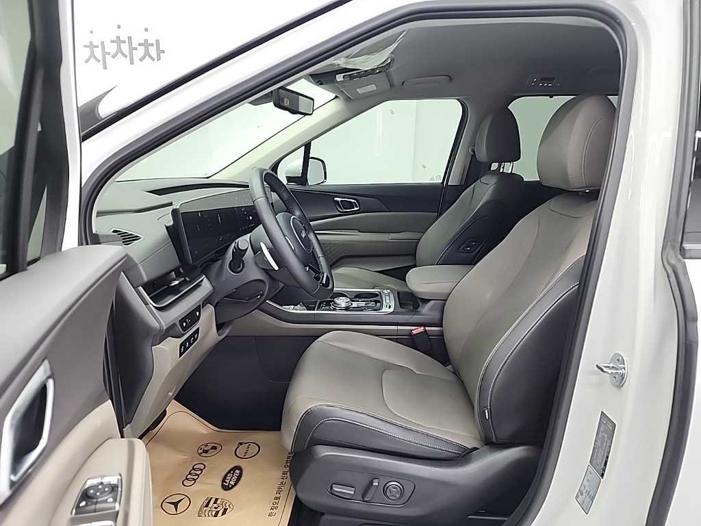 KIA Carnival - Vista 11