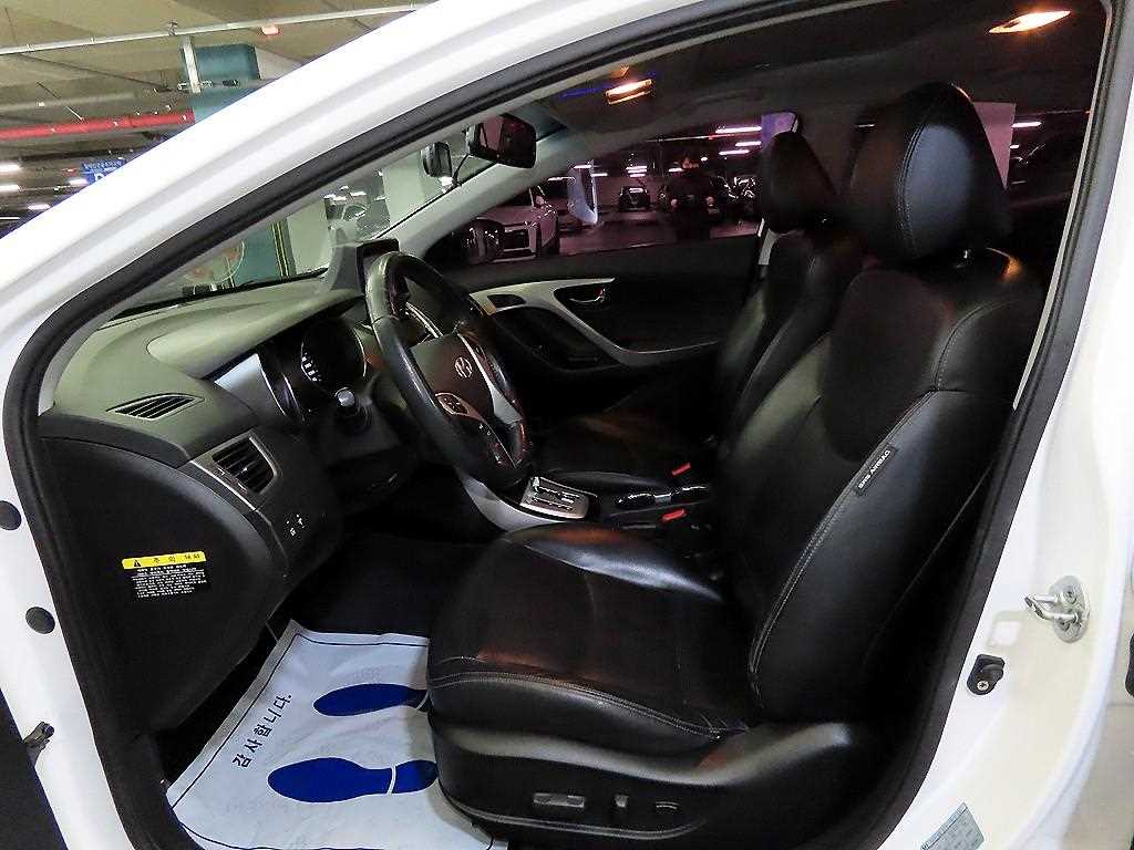 HYUNDAI Avante - Vista 6