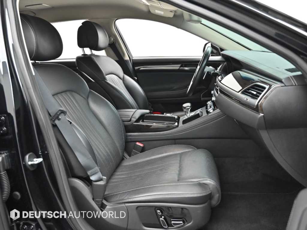 Genesis G90 - Vista 10