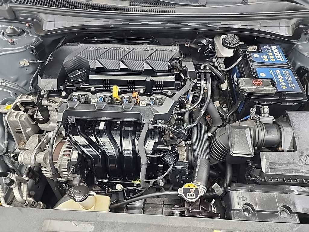 HYUNDAI Avante - Vista 5