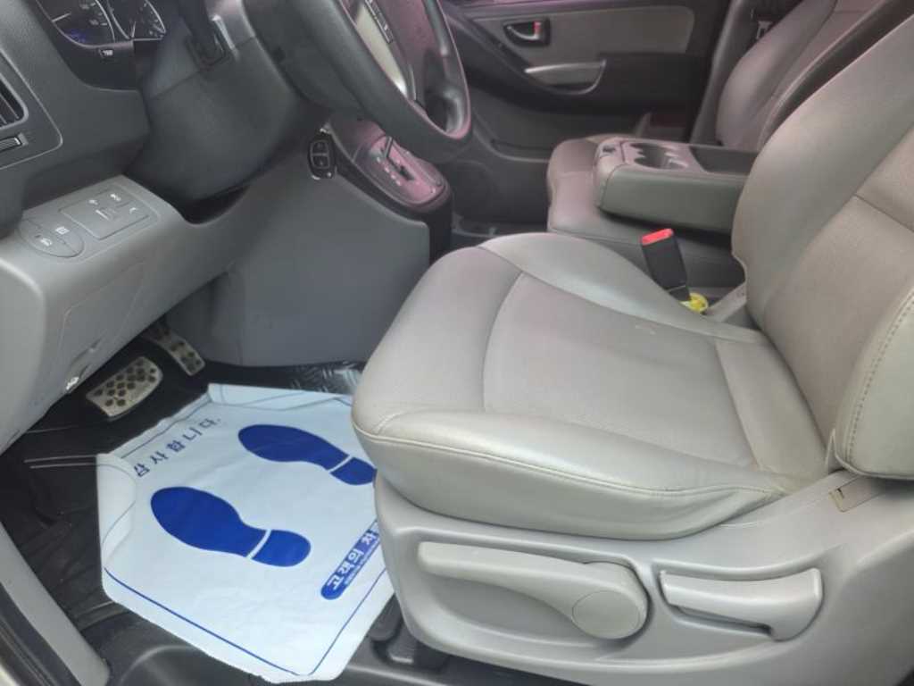 HYUNDAI Starex - Vista 11