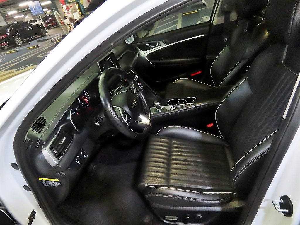 Genesis G70 - Vista 6