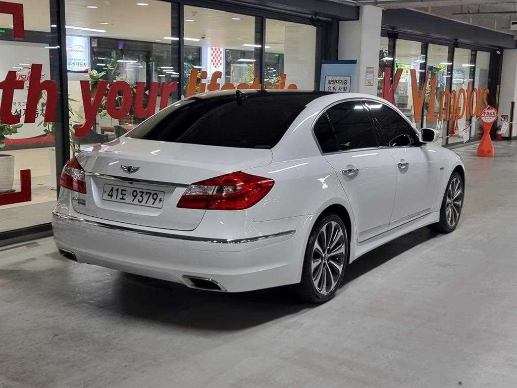 HYUNDAI Genesis - Vista 2