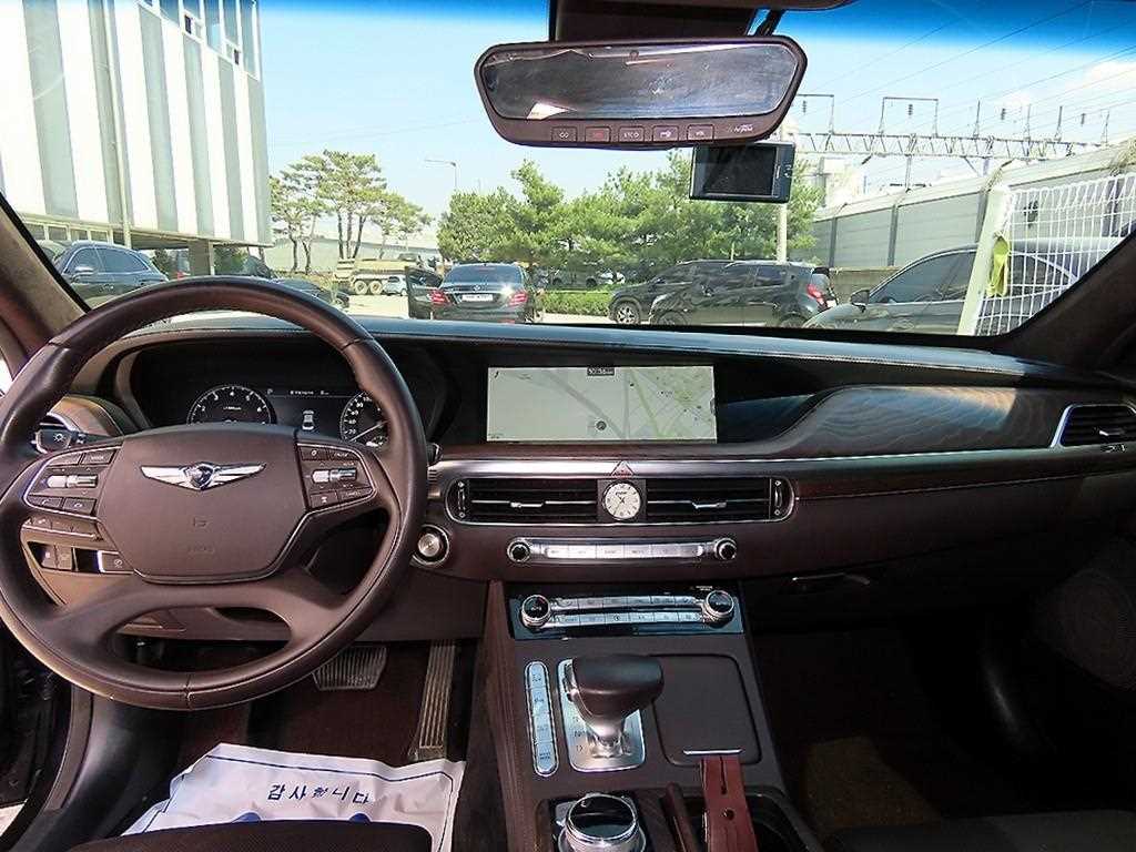 Genesis G90 - Vista 7
