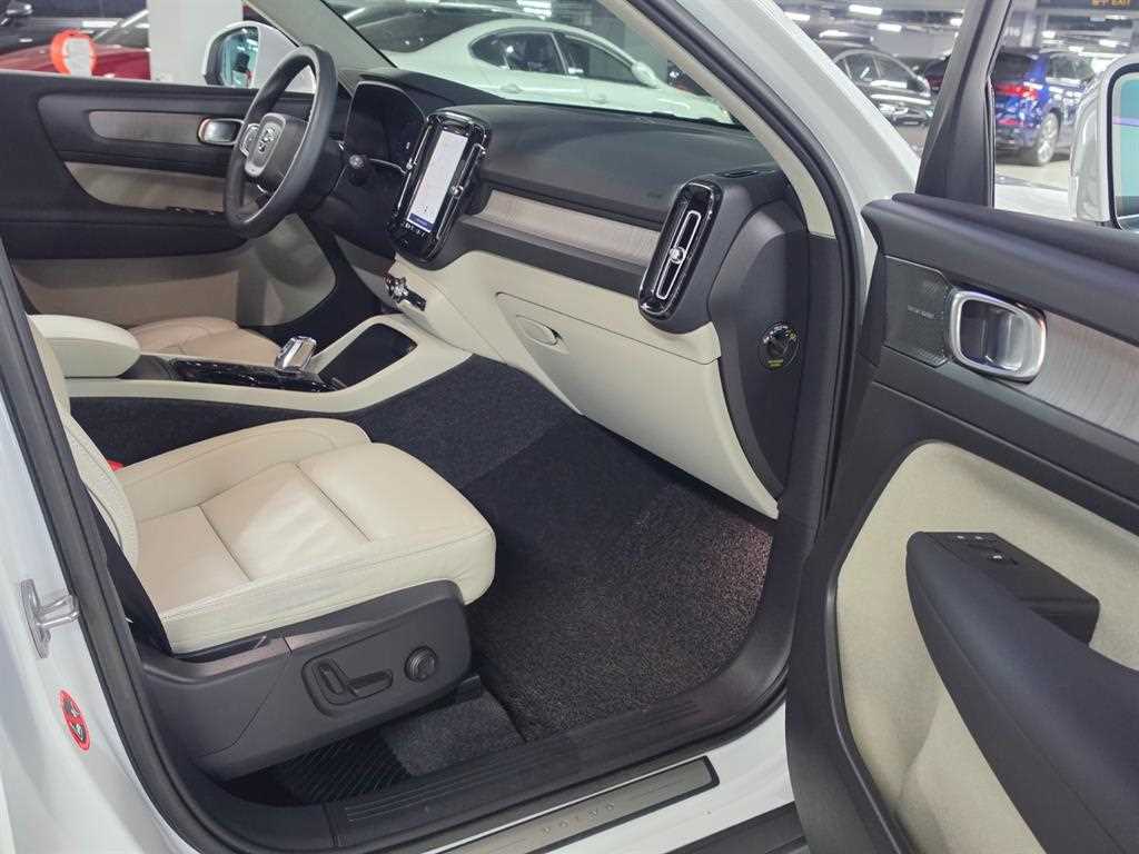 Volvo XC40 2023 Blanco - Importación desde Corea - HF Imports Iquique - Foto 18