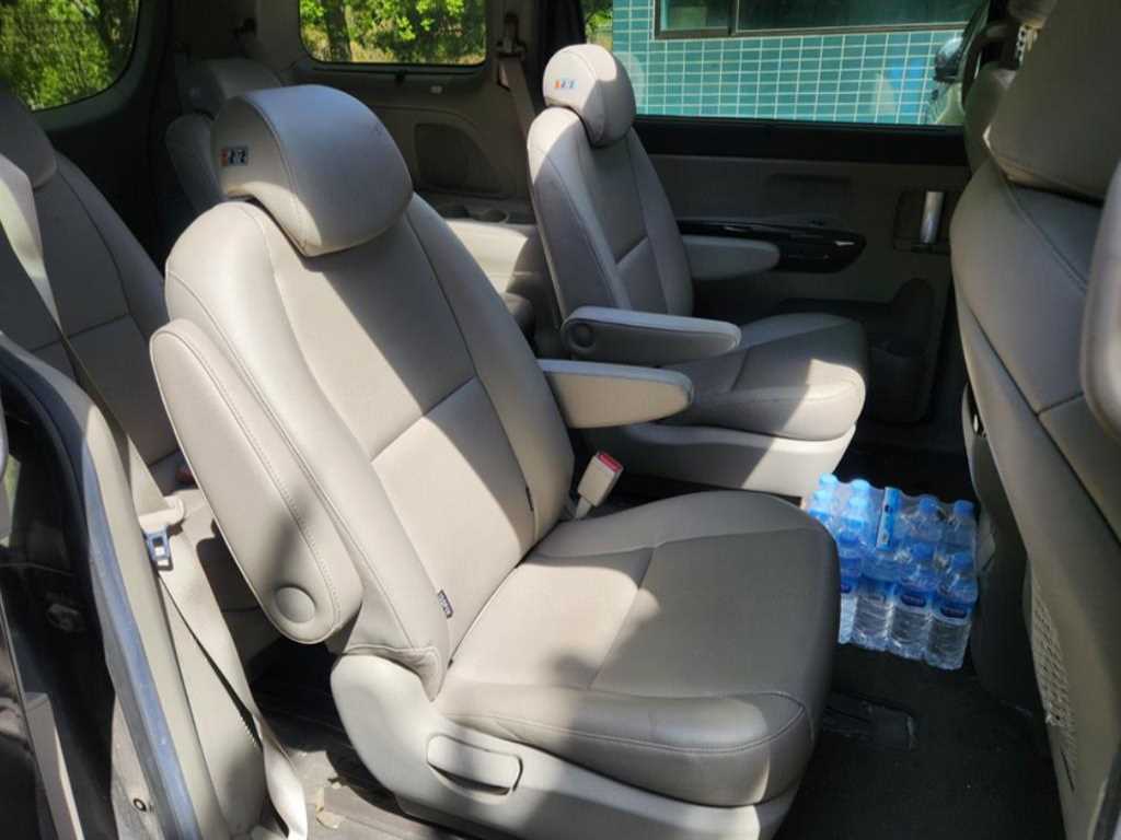 KIA Carnival - Vista 8