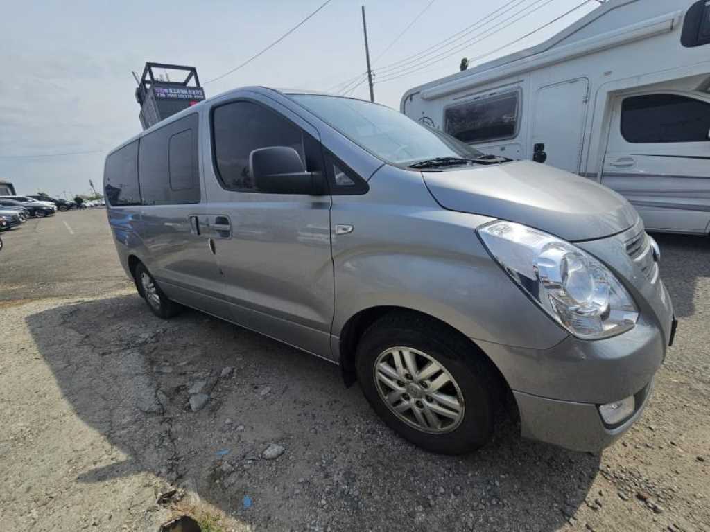 HYUNDAI Starex - Vista 2