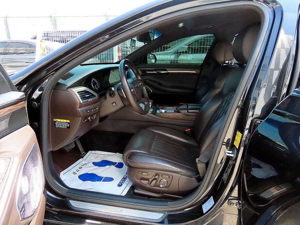 Genesis G90 - Vista 5