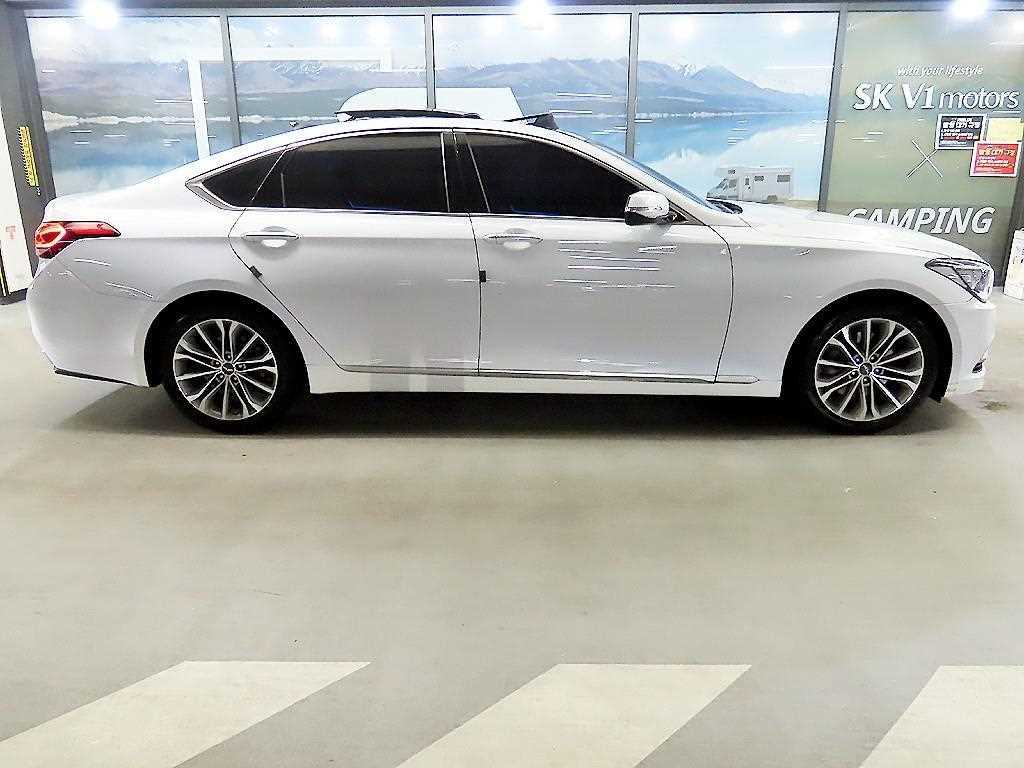 HYUNDAI Genesis - Vista 3
