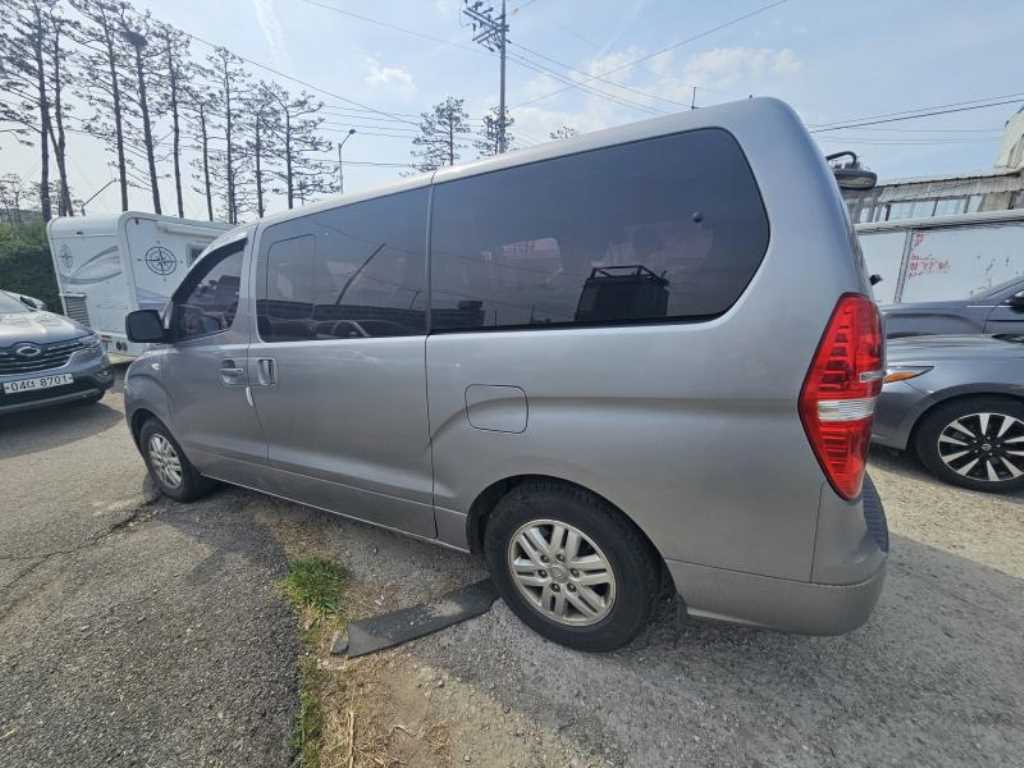 HYUNDAI Starex - Vista 5