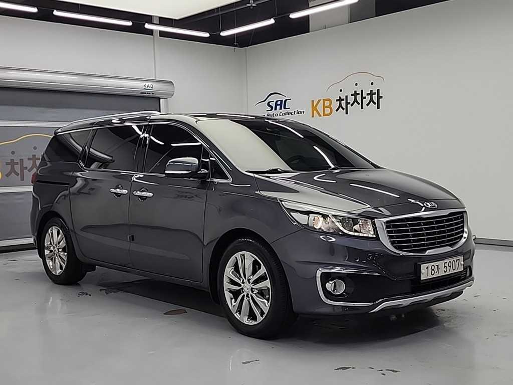 KIA Carnival - Vista 4