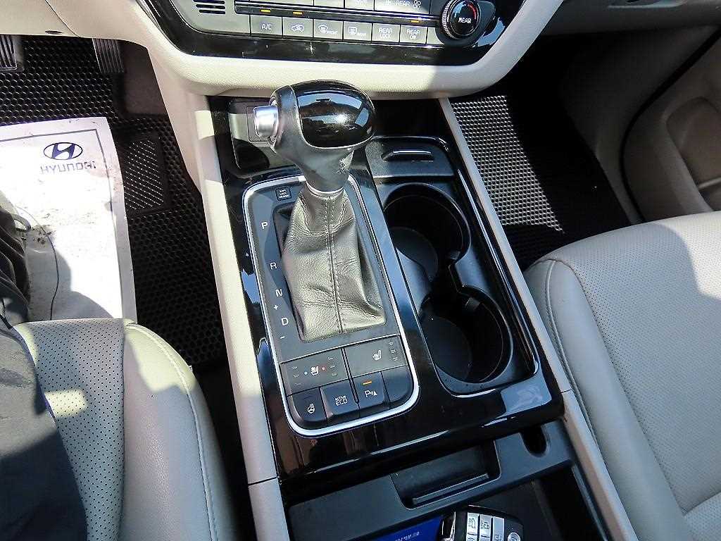 KIA Carnival - Vista 11